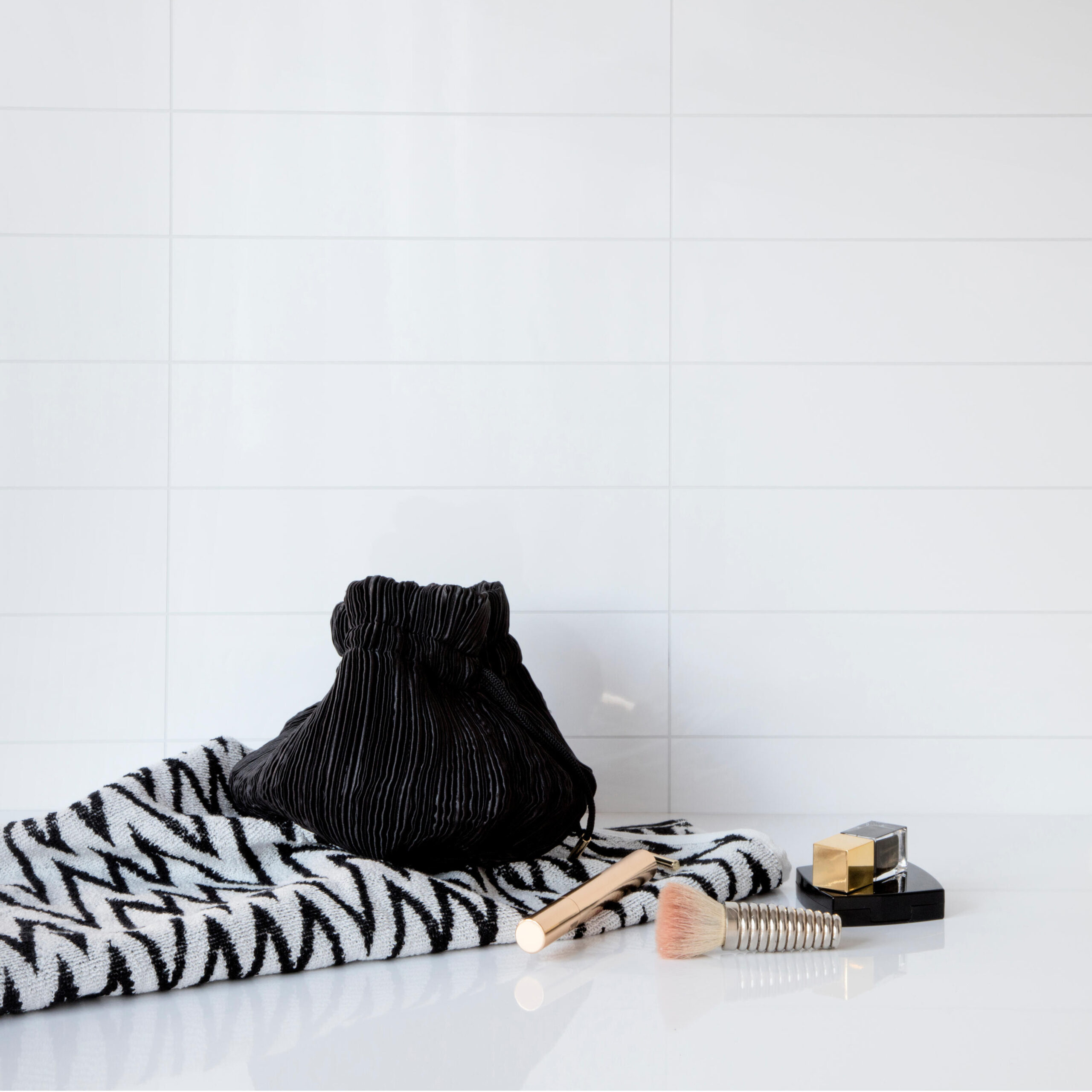 Wall&Water Snow White Bathroom Wall Panel (Tile effect - 600 x150mm) - Image 6